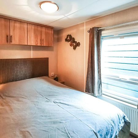 3 Bedroom Beautiful Home In Heinkenszand ภายนอก รูปภาพ