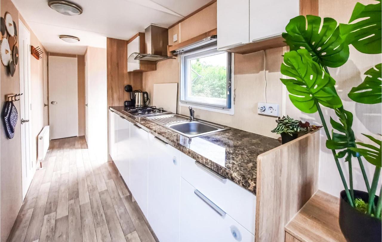 3 Bedroom Beautiful Home In Heinkenszand ภายนอก รูปภาพ